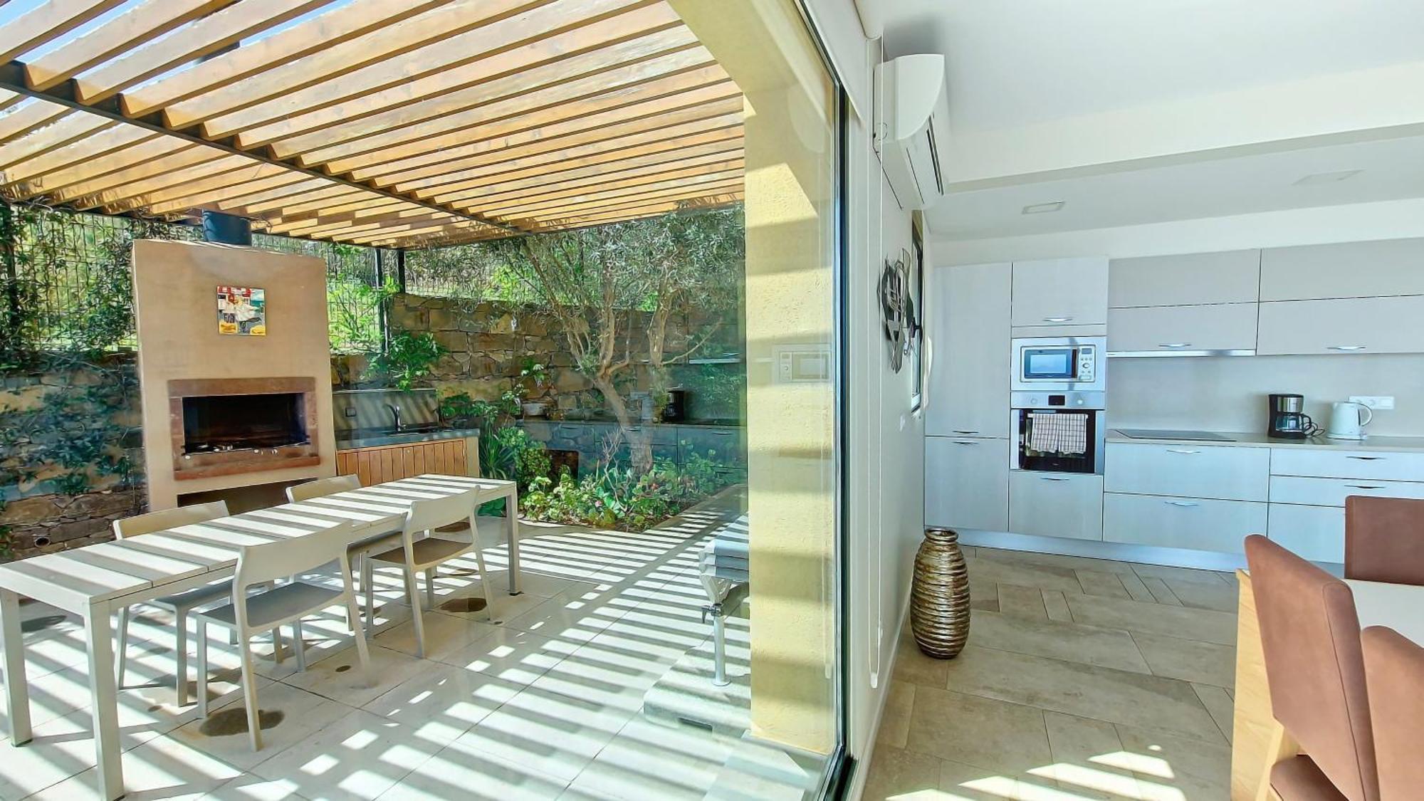 Eden Sun - A Modern Luxury Villa With A Panoramic View 普拉泽里什 外观 照片
